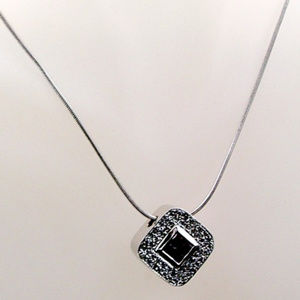 Diamond Saphire Pendant .42TDW .46S 18KT White